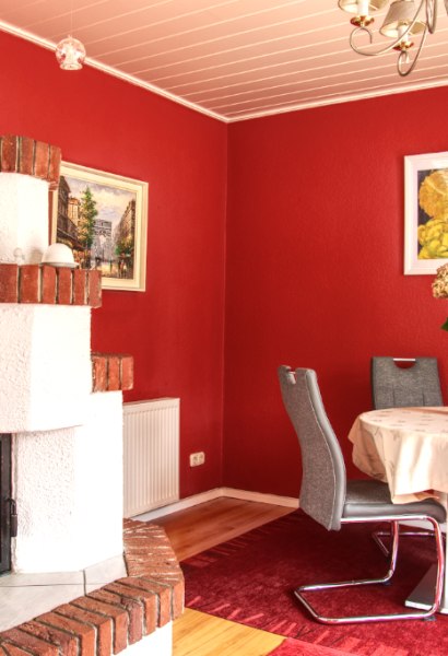 Wohnzimmer mit Kamin