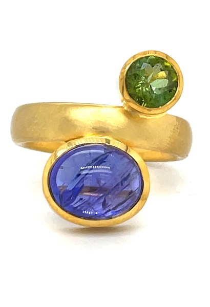 Ein Unikat.
750/- Gold mit Tansanit und Turmalin