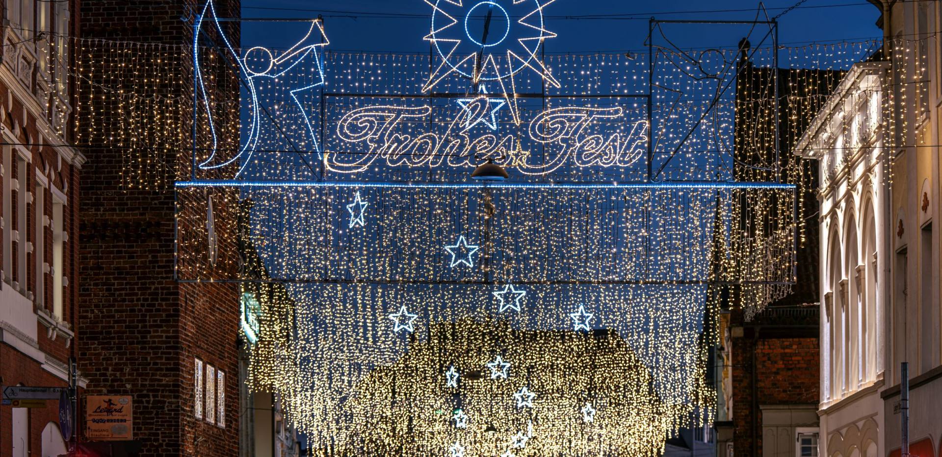 Beleuchtung in der Langen Straße in der Oldenburger Innenstadt. Beleuchtung in der Langen Straße in der Oldenburger Innenstadt.