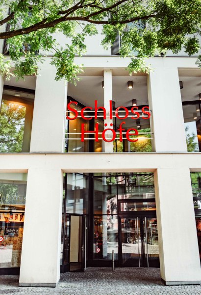 Der Haupteingang der Schlossh&ouml;fe am Marktplatz